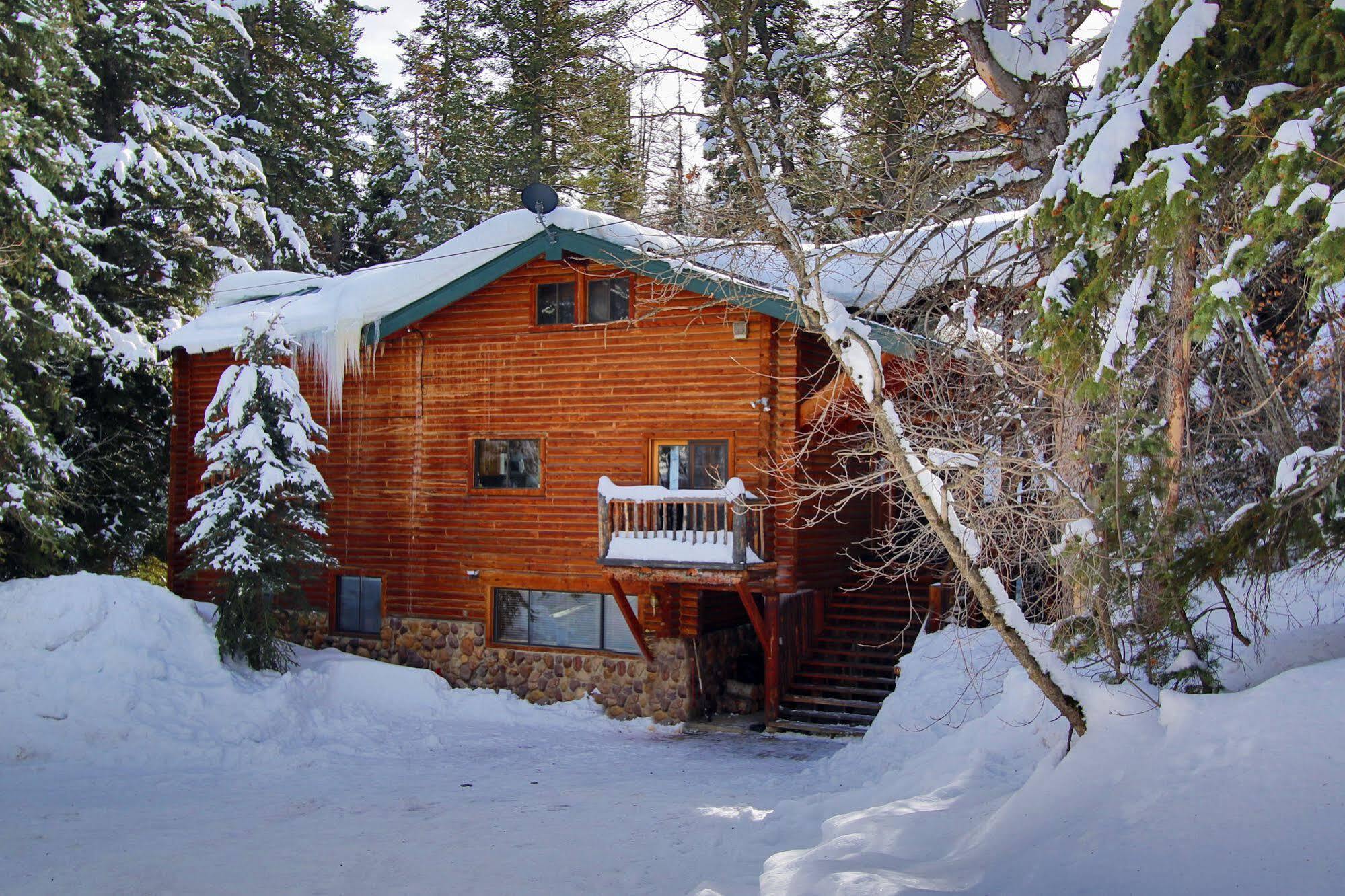 Log Cabin On The Stream Sundance Kültér fotó